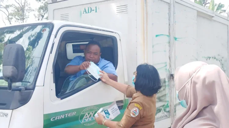 Dampak Erupsi, Dinkes Tapteng Bagikan Masker dan Siagakan Seluruh Puskesmas