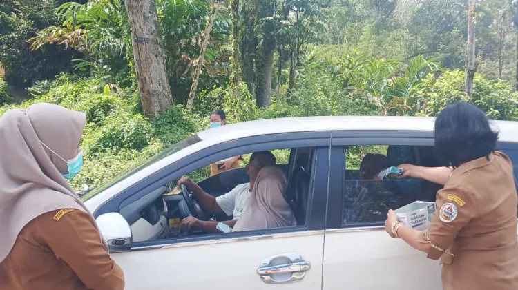 Dampak Erupsi, Dinkes Tapteng Bagikan Masker dan Siagakan Seluruh Puskesmas