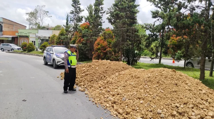 Jalan Lintas Doloksanggul-Siborongborong Sedang Pembangunan