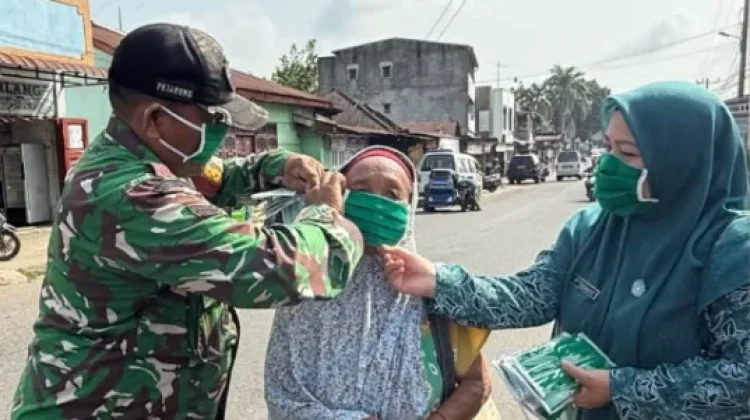 Antisipasi Kabut Asap, Pemkot Padangsidimpuan Bagikan Masker Gratis