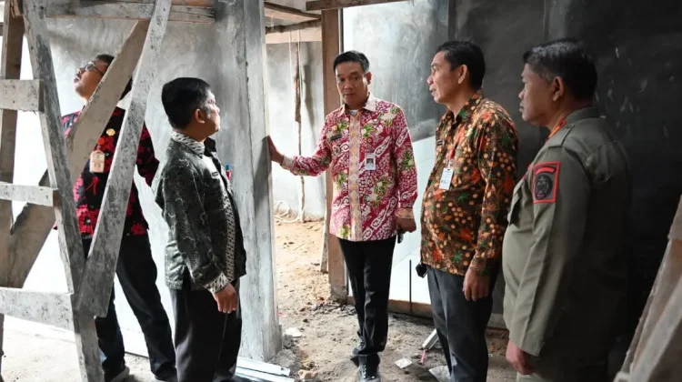 Bupati Humbahas Tinjau Pembangunan Rumah Dinas Danramil Doloksanggul