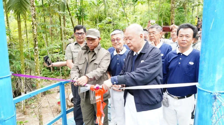 Jembatan Cinta Kasih Pulihkan Akses Warga Adian Koting