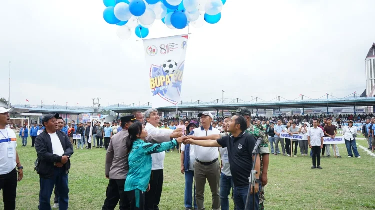 Meriahkan Hari Jadi ke-81 Taput, Bupati JTP Buka Turnamen Sepak Bola Bupati Cup 2026