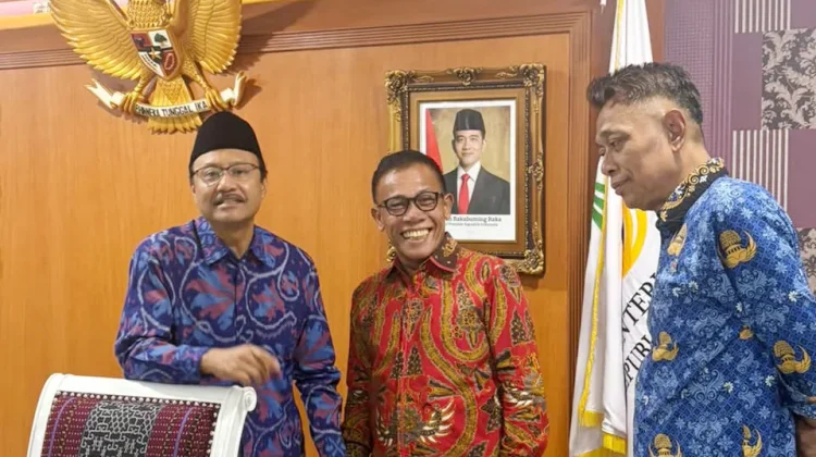 Bupati Tapteng Temui Menteri Sosial RI, Bantuan Korban Bencana Segera Direalisasi