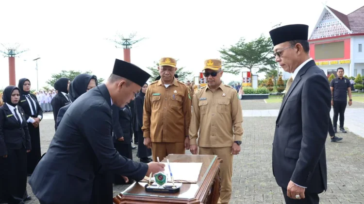 Bupati Gus Irawan Lantik 38 Kepala Sekolah
