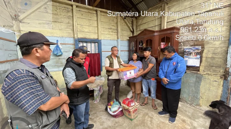 Pemkab Taput Serahkan Bantuan Korban Bencana Puting Beliung Tarutung