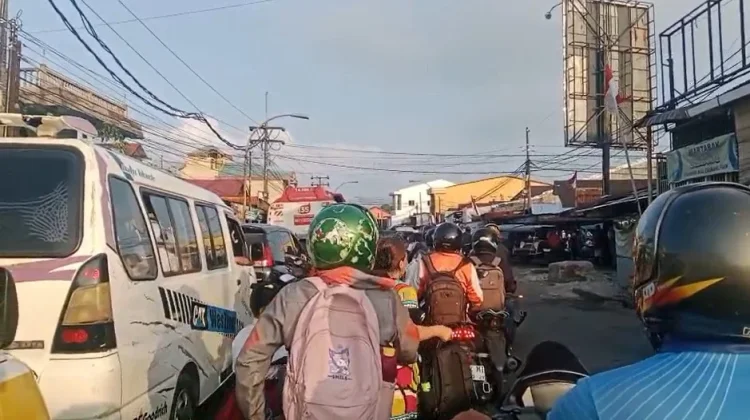 Persimpangan Parombunan Kota Sibolga Kerap Macet