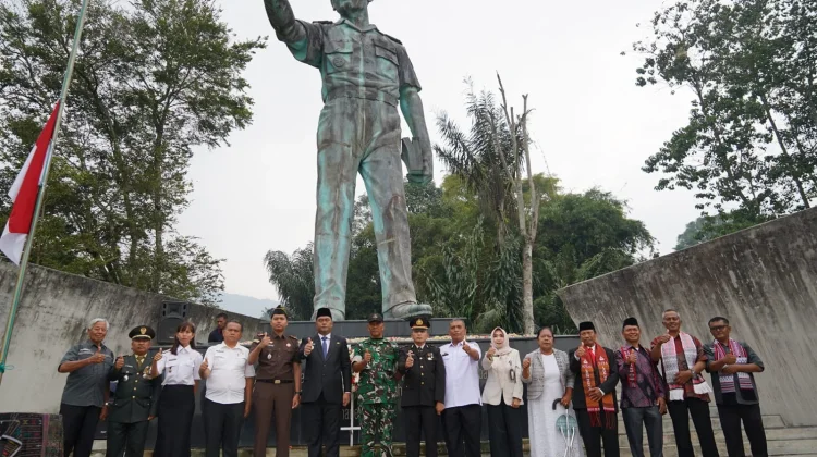 Bupati Toba Pimpin Upacara Peringatan Wafat Pahlawan Revolusi D.I. Panjaitan