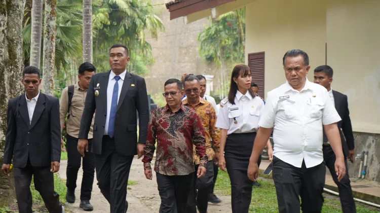 Bupati Toba Apresiasi Keberadaan STT Reformed Injili Lumbantor