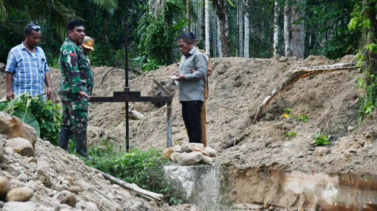 Pemkab Tapteng Langsung Normalisasi Sungai dan Irigasi Pertanian di Sipange
