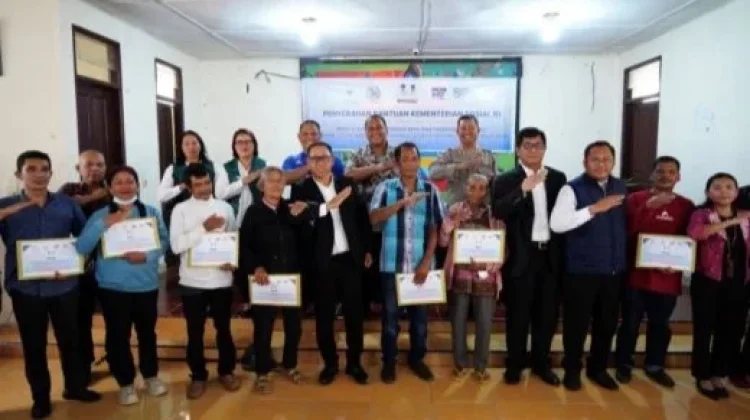 32 KK Warga Terdampak Bencana Hidrometeorologi Taput Terima Bantuan Kemensos RI