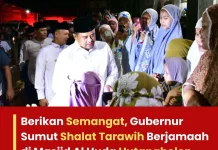 Gubernur Sumut Salat Tarawih Berjamaah di Masjid Al Huda Hutanabolon