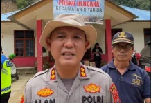 Kapolres Tapteng Tinjau Lokasi Longsor dan Banjir di Sitahuis