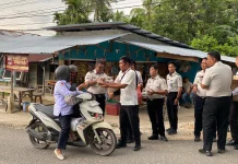 Lapas Kelas IIA Sibolga Bagikan Takjil Ramadan Kepada Masyarakat