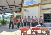 Polsek Sorkam Gelar Gotong Royong Bersihkan Masjid