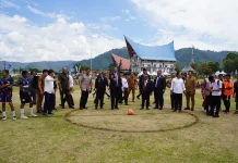 Bupati Buka Pertandingan Futsal pada HUT ke-27 Kabupaten Toba