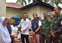 Wakil Walikota Sibolga Serahkan Bantuan Pangan
