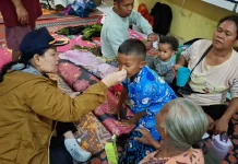 Dinkes Tapteng Layani Pengungsi Banjir Susulan Bonalumban