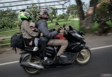 Naik Motor Aman Membawa Anak saat Arus Balik