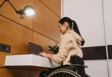 Teknologi Bantu Belajar Anak Disabilitas