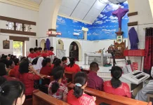 Misa Jumat Agung di Katedral St Theresia Sibolga