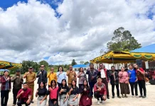 Bupati Humbahas Ikuti Doa Pemberangkatan dan Pagelaran Seni SMAN 3 Lintongnihuta