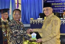 Sekdakab Tapteng Hadiri Wisuda STPK Matauli Angkatan IV