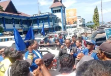 Hari Buruh, GAMKI dan N-HKBP Bagi Sembako di Terminal