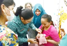 Ketua TP PKK dan Staf Ahli I TP PKK Tapteng Hadiri Pelaksanaan KB Gratis
