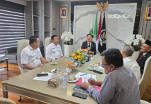 Bupati Madina Bahas Pembukaan Jalur Udara Bersama Lion Air