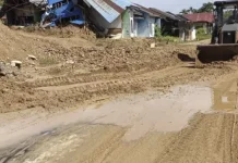 BPBD Tapteng Bersihkan Material Longsor Pascahujan Deras