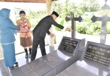 Pemkab Tapteng Gelar Ziarah Makam Pahlawan Nasional saat Peringatan Harkitnas