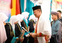 Bupati Madina Dorong Lulusan Pesantren Lanjutkan Pendidikan