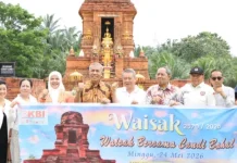 Wakil Bupati Paluta Hadiri Perayaan Waisak Candi Bahal