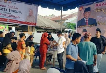 Gerindra Sibolga Bagi Daging Kurban Plus Uang Bumbu