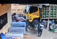 Tragis! Truk Ugal-ugalan Hantam Rumah Makan di Tapteng