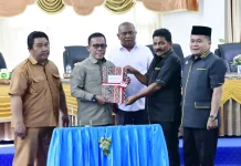Bupati Tapteng Hadiri Rapat Paripurna DPRD Rekomendasi LKPJ TA-2025