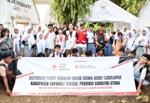PMI Tapteng-Hongkong Red Cross Serahkan Bantuan untuk Pelajar Terdampak Bencana