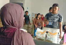 Ribuan Masyarakat Tapteng Terima Bantuan Pangan Dari Bulog Sibolga