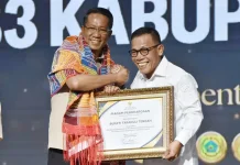 Pemkab Tapteng Terima Penghargaan dari Kementerian Hukum RI