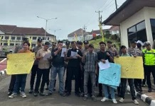 Demo Warga Persoalkan Penambangan Sungai Parbotisan