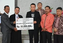 Bupati Humbang Hasundutan Ibadah di HKBP Sinambela-Simanullang