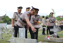 Polres Tapteng Gelar Ziarah di TMP Simare-mare Sambut Hari Bhayangkara ke-80