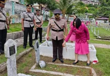 Polres Sibolga Ziarah dan Tabur Bunga di TMP