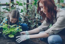 Liburan Produktif, Anak Diajak Berkebun
