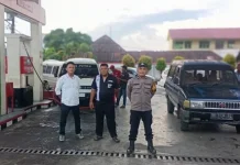 Personel Polres Padangsidimpuan Amankan Antrean di SPBU Serma Lian Kosong