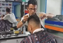 Jasa Pangkas Rambut Ramai Jelang Tahun Pelajaran Baru