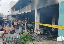 Pascakebakaran Pasar Sibolga Nauli, Pedagang Pasrah Sisir Puing Lapak