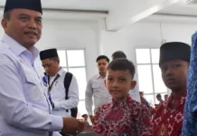 Wali Kota Padangsidimpuan Serahkan Bantuan Zakat Baznas
