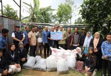 Bupati Tapsel Salurkan Bantuan untuk Budidaya Ikan Lele